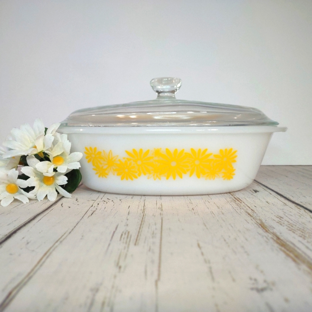 Glasbake Yellow Daisy Small Casserole